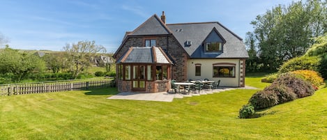 Penhale, Polzeath. Magnificent lakeside position