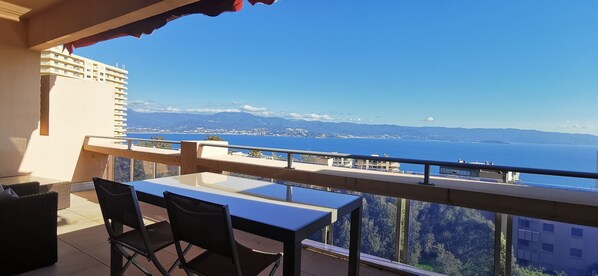 Terrasse avec vue imprenable sur le golfe