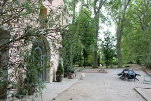 Vue coté entrée maison