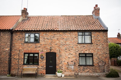 Cottage In Picturesque Village Location Close To The Wolds Way