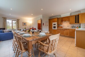 September Cottage, Roserrow. Ground floor: Open-plan kitchen, dining and sitting area