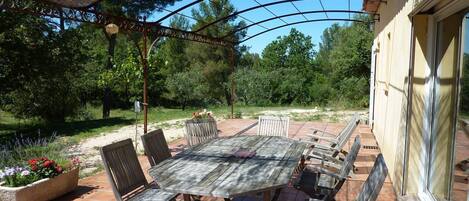 terrasse coté ouest - a midi