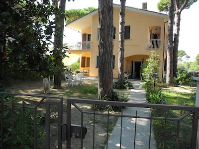 Apartment 75 m2 ground floor with large enclosed garden (450 m2)