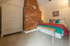 Sexton's Yard Cottage, Docking: Master bedroom has character in abundance