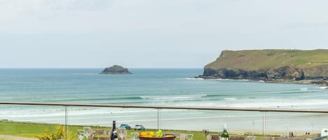 Pentewan, Polzeath. Large raised sun-deck to the front