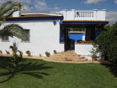 Villa in der Nähe von Carmona, Provinz Sevilla, Andalusien