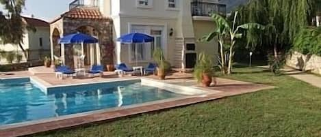 Sun Villa with wonderful pool and garden.