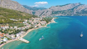 Marked location of Villa Lapis, with the most beautiful sandy beaches, 120m away