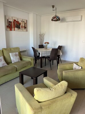 Lounge/ Diner