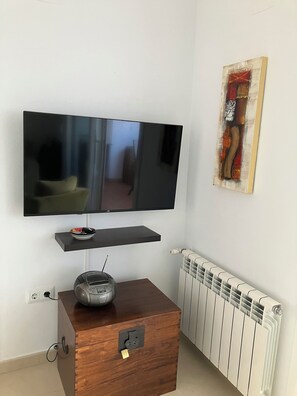 Lounge TV