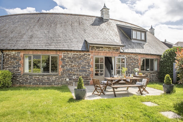 Wedge Cottage, Roserrow. This cottage enjoys a wonderful garden
