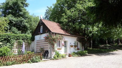 Freistehendes Ferienhaus, nahe Marktstadt Hesdin mit Wi Fi Avalible.
