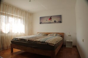 Schlafzimmer / Master Bedroom