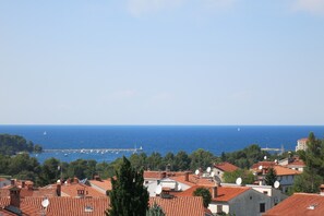 Blick auf die Adria und die Hafenausfahrt von Porec