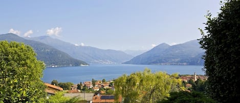 Ca. 200 m² großes Grundstück mit wunderbarer Sicht auf den See