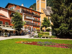 Aurora, Appartementhaus