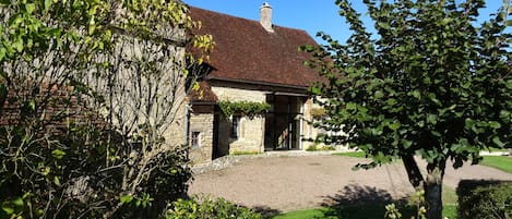 LA maison coté depuis le parc