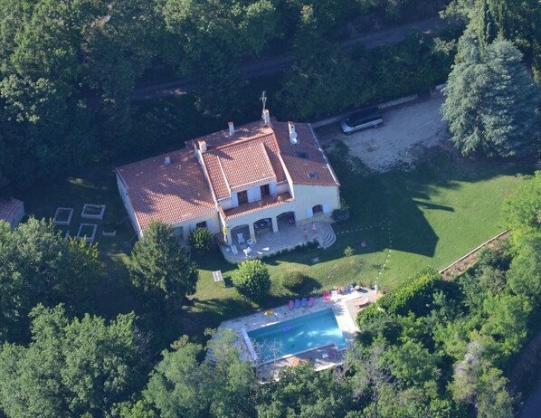 Maison vue du ciel zoom