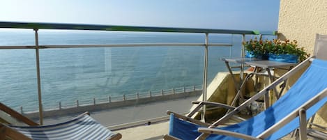 Sieste ou apéro au soleil sur le Balcon (ici la marée  est haute) 