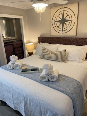 King size bed-Comfy and Clean