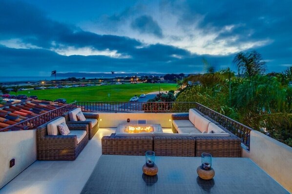 Roof deck with stunning ocean views