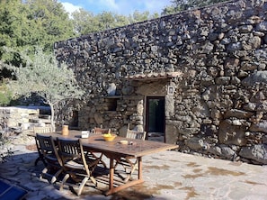 Petit moulin /terrasse principale.