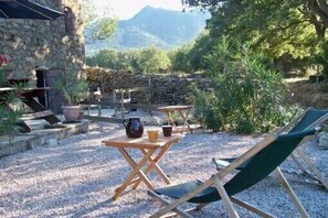 Deuxième terrasse en continuité de la terrasse en pierres