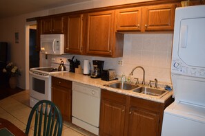 Fully equipped and ready to prepare great meals!