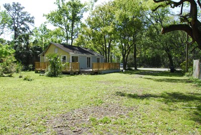 Charming French style cottage, steps from Historic St. Mary's attractions...