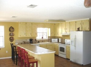 Fully equipped kitchen