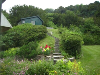 Thatch Cottage Just Outside of London.Indoor Pool. Sleeps 8