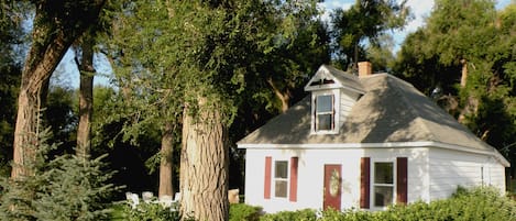 Swan Meadow Cottages a Private Victorian Cottage