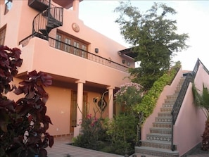 Inner courtyard fully landscaped with a fountai, tiled stairway to upper deck