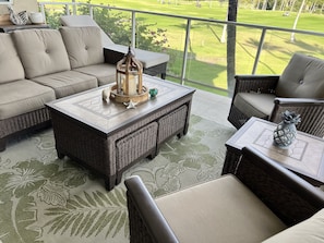 Lovely seating on the lanai - Enjoy your Kona coffee or a refreshing drink