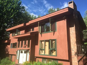 Great Ludlow House for Family Summer Vacation w/Air Conditioning