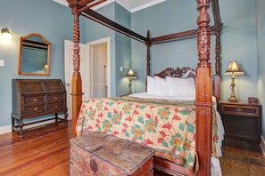 Espada Suite with queen bed