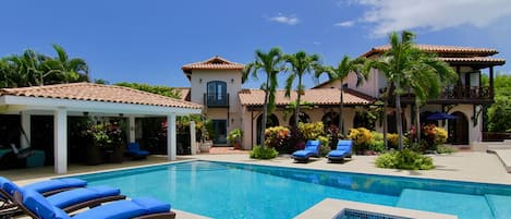 Infinity Pool & Soaking Tub