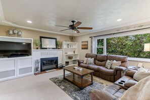 Upstairs Living Room 