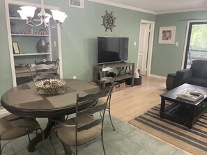 Dinette area/Living room