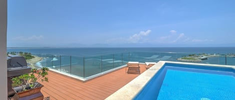Private terrace plunge pool
