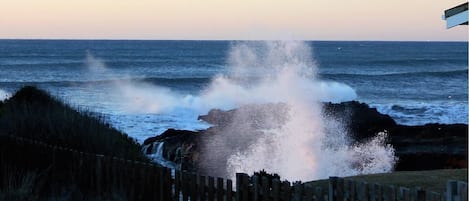 Breathtaking crashing surf!