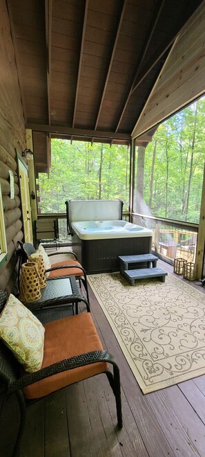 Indoor spa tub