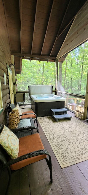 Indoor spa tub