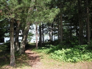 Pathway from lodge to beach
