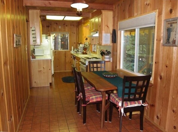 Full Kitchen