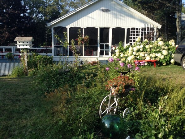 Pemaquid Cottage
In summertime
Enjoy the smell and sounds of the ocean