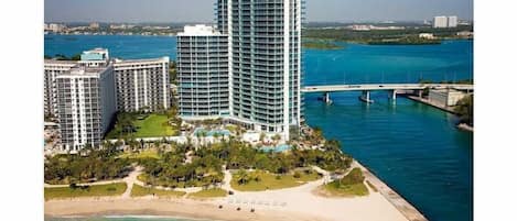 RITZ CARLTON ON SANDS OF BAL HARBOUR BEACH