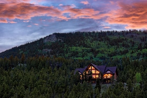 Perfectly secluded home with 100s of aces of open natural beauty & awsome views