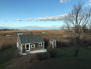 Studio cottage with full bathroom, sleeps 2