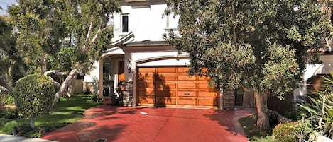 Mediterranean style house in Manhattan Beach!